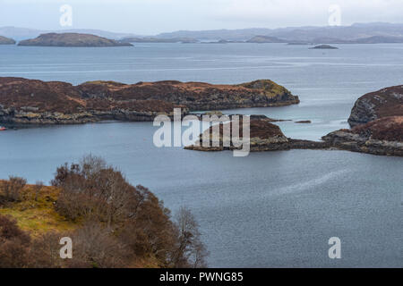 Inseln in der Bucht von Drumbeg, Sutherland, Ross-shire, Schottland, Großbritannien Stockfoto