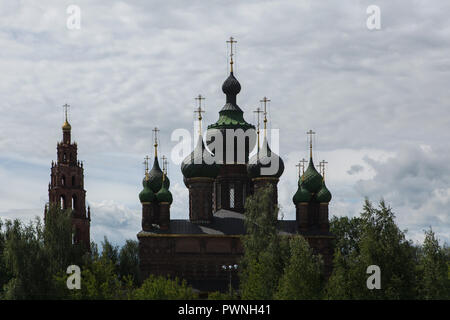 Kirche des Heiligen Johannes des Täufers an Tolchkovo in Jaroslawl, Russland. Stockfoto