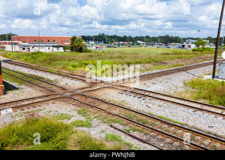 Eisenbahnschienen an der Union Station Depot und Zug diese Plattform in Plant City Florida in den Vereinigten Staaten Stockfoto