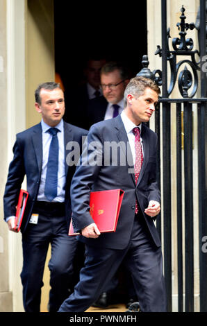 Gavin Williamson MP, Staatssekretär für Verteidigung und ließ einen langen kabinettssitzung zu discus Brexit, Downing Street 16. Oktober 2018. Gefolgt von Stockfoto