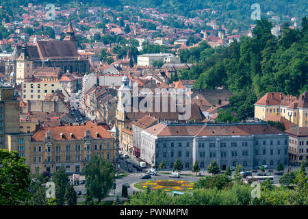 BRASOV, Rumänien - 19 Juni, 2018: Brasov Stadt Festung von Brasov in Rumänien gesehen. Stockfoto