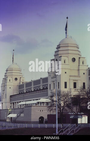 Die Türme des alten Wembley Stadion, London, England, UK. Ca. 80er Stockfoto