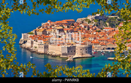 Historische Altstadt von Dubrovnik Panoramablick durch Flügelrahmen, Dalmatien Region von Kroatien Stockfoto