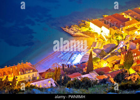 Banje Strand in Dubrovnik Antenne am Abend ansehen, Dalmatien Region von Kroatien Stockfoto