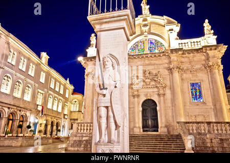 Orlando Säule von 1418 AD und St. Blasius Kirche in Dubrovnik, Dalmatien Region von Kroatien Stockfoto