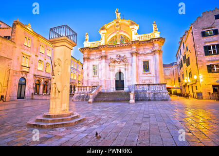 Orlando Säule von 1418 AD und St. Blasius Kirche in Dubrovnik, Dalmatien Region von Kroatien Stockfoto