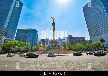 Mexiko City, Mexiko-22 April 2018: Angel of Independence Monument, ein Sieg Spalte auf einem Kreisverkehr an der Paseo de la Reforma in Downtown Mexico City. Stockfoto