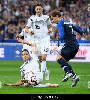 Paris, Frankreich. 16 Okt, 2018. Duelle, Duell Mats Hummels (Deutschland)/l. versus Antoine Griezmann (FRA)/r. Hintere Niklas Suele (Deutschland). GES/Fußball/Nationen Liga: Frankreich - Deutschland, 16.10.2018 Fußball: Nationen Liga: Frace vs Deutschland, Paris, 16. Oktober 2018 | Verwendung der weltweiten Kredit: dpa/Alamy leben Nachrichten Stockfoto