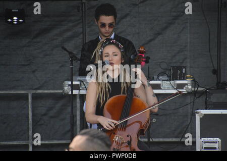 Bondy, Frankreich. 17 Okt, 2018. Juliette SAUMAGNE, Mitglied der Mädchen band L.E.J. ALPHACIT NEWIM/Alamy Live News Credit: Alphacit NEWIM/Alamy leben Nachrichten Stockfoto