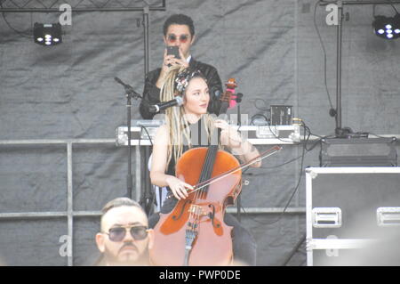 Bondy, Frankreich. 17 Okt, 2018. Juliette SAUMAGNE, Mitglied der Mädchen band L.E.J. ALPHACIT NEWIM/Alamy Live News Credit: Alphacit NEWIM/Alamy leben Nachrichten Stockfoto