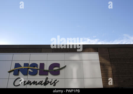 Halifax, Nova Scotia. 17 Okt, 2018. Die NSLC Cannabis Store auf Clyde Street, Halifax, N.S., 17. Okt. 2018. Die KANADISCHE PRESSE BILDER/Lee Brown Credit: Lee Brown/Alamy leben Nachrichten Stockfoto