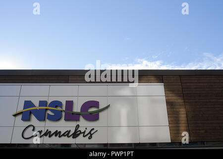 Halifax, Nova Scotia. 17 Okt, 2018. Die NSLC Cannabis Store auf Clyde Street, Halifax, N.S., 17. Okt. 2018. Die KANADISCHE PRESSE BILDER/Lee Brown Credit: Lee Brown/Alamy leben Nachrichten Stockfoto