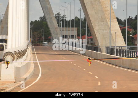 Jinja, Uganda. 17. Oktober 2018. Die Quelle des Nils Brücke, der Präsident von Uganda, Yoweri Museveni in Auftrag gegeben wurde. Kredit; Donald Kiirya/Alamy Leben Nachrichten. Stockfoto