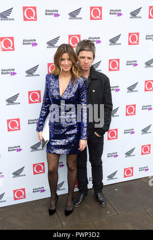 London, Großbritannien. Oktober 2018. Die Rundhaus-Chalk Farm Sara Macdonald und Noel Gallagher kommen bei den Q Awards 2018 in Verbindung mit Absolute Radio People in Bild: Sara Macdonald und Noel Gallagher Credit: Dean Fardell / Alamy Live News Feed / Alamy Live News Stockfoto