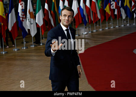 Brüssel, Belgien. 17. Okt 2018. Der französische Präsident Emmanuel Längestrich kommt für ein Treffen mit den Staats- und Regierungschefs der Europäischen Union. Alexandros Michailidis/Alamy leben Nachrichten Stockfoto