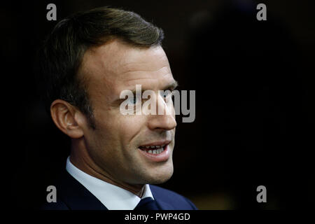 Brüssel, Belgien. 17. Okt 2018. Der französische Präsident Emmanuel Längestrich kommt für ein Treffen mit den Staats- und Regierungschefs der Europäischen Union. Alexandros Michailidis/Alamy leben Nachrichten Stockfoto