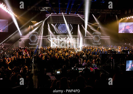Nashville, Tennessee, USA. 16 Okt, 2018. KB und Blanca durchführen am 49. GMA Dove Award an der Lipscomb der Universität Allen Arena in Nashville statt. Credit: Jason Walle/ZUMA Draht/Alamy leben Nachrichten Stockfoto