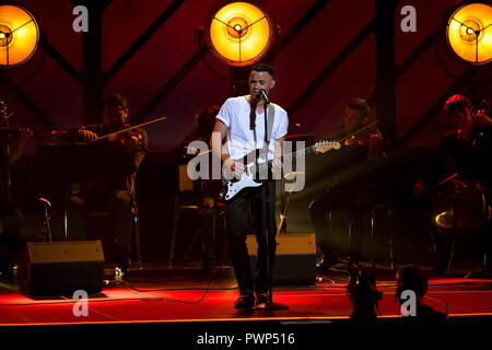 Nashville, Tennessee, USA. 16 Okt, 2018. Tauren Brunnen durchführen am 49. GMA Dove Award an der Lipscomb der Universität Allen Arena in Nashville statt. Credit: Jason Walle/ZUMA Draht/Alamy leben Nachrichten Stockfoto