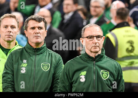 Dublin, Dublin, Irland. 16 Okt, 2018. Roy Keane und Manager Martin O'Neill in Aktion während der Rep. von Irland Gesehen vs Wales UEFA Nationen Liga Match im Aviva Stadium. Endstand Irland 0-1 Wales Credit: Ben Ryan/SOPA Images/ZUMA Draht/Alamy leben Nachrichten Stockfoto