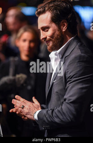 London, Großbritannien. 17. Oktober, 2018. Aaron Taylor-Johnson besucht die Outlaw König" Premiere, BFI London Film Festival, Großbritannien - 17 Okt 2018 Quelle: Gary Mitchell, GMP-Media/Alamy leben Nachrichten Stockfoto