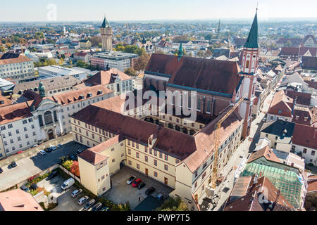 Straubing, Deutschland. 10 Okt, 2018. Das Kloster der Karmeliterinnen im Zentrum der Stadt (Luftbild mit Drone). (Dpa 'Väter und Professoren in Straubing Kloster der Karmeliterinnen" vom 18.10.2018) Credit: Armin Weigel/dpa/Alamy leben Nachrichten Stockfoto