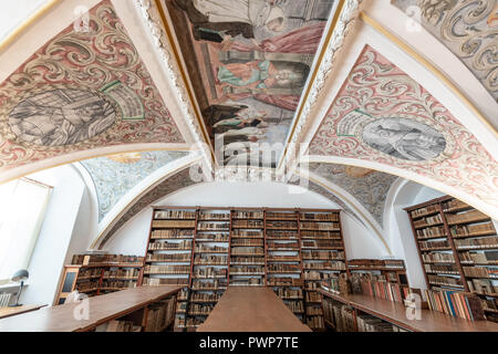 Straubing, Deutschland. 10 Okt, 2018. Der Bibliothek im Kloster der Karmeliterinnen. Foto: Armin Weigel/dpa/Alamy leben Nachrichten Stockfoto