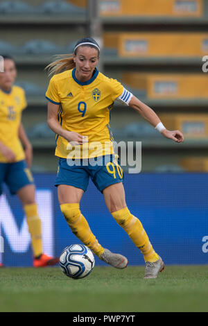 Kosovare Asllani (Schweden) während der FIFA-Frauenfussball-Weltmeisterschaft Frankreich 2019 Qualifier Match zwischen Italien 1-0 Schweden bei Giovanni Zini Stadion am 09 Oktober, 2018 in Cremona, Italien. Credit: Maurizio Borsari/LBA/Alamy leben Nachrichten Stockfoto