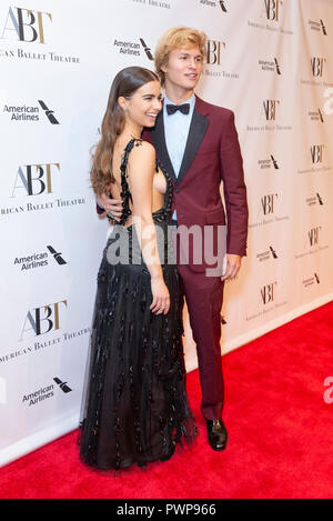 New York, NY - 17. Oktober 2018: Ansel Elgort und Violetta Komyshan besuchen American Ballet Theatre fallen Gala bei David Koch Theater im Lincoln Center Credit: Lev radin/Alamy leben Nachrichten Stockfoto