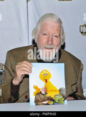 Hamilton, ON, Kanada. 17 Okt, 2018. 17. Oktober 2018 - Big Bird und Oscar der Hothead interpret Caroll Spinney scheidet aus der Esame Street" nach fast 50 Jahren auf der Show. Foto: 2018 Hamilton Comic Con, Hamilton Convention Center von Carmen's, Hamilton, Ontario, Kanada. Photo Credit: Brent Perniac/AdMedia Credit: Brent Perniac/AdMedia/ZUMA Draht/Alamy leben Nachrichten Stockfoto