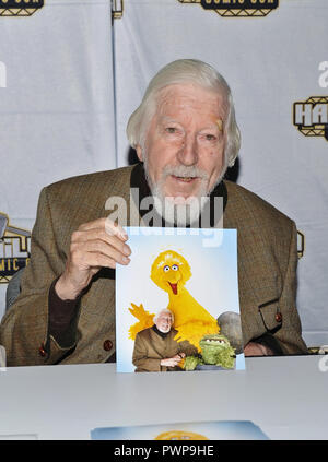 Hamilton, ON, Kanada. 17 Okt, 2018. 17. Oktober 2018 - Big Bird und Oscar der Hothead interpret Caroll Spinney scheidet aus der Esame Street" nach fast 50 Jahren auf der Show. Foto: 2018 Hamilton Comic Con, Hamilton Convention Center von Carmen's, Hamilton, Ontario, Kanada. Photo Credit: Brent Perniac/AdMedia Credit: Brent Perniac/AdMedia/ZUMA Draht/Alamy leben Nachrichten Stockfoto