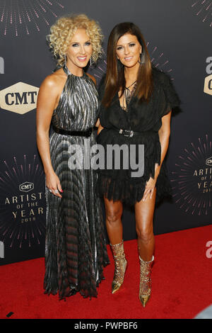 Nashville, TN, USA. 17 Okt, 2018. 17. Oktober 2018 - Nashville, TN-Kimberly Schlapman, Karen Fairchild, Little Big Town. 2018 CMT Künstler des Jahres gehalten an der Schermerhorn Symphony Center. Foto: Friedrich Breedon/AdMedia Credit: Frederick Breedon/AdMedia/ZUMA Draht/Alamy leben Nachrichten Stockfoto