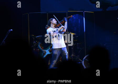 Geiger David Garrett führt auf dem Palalottomatica in Rom auf der ersten italienischen Datum seiner explosiven Tour. Stockfoto