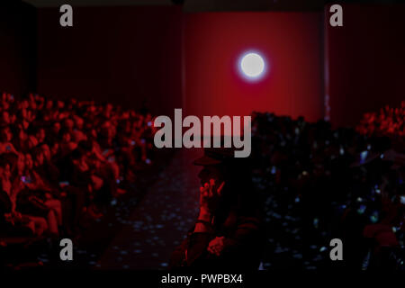 Oktober 18, 2018 - Seoul, Südkorea - Oct 18, 2018 - Seoul, South Korea-Guests Hera Seoul Fashion Week 2019 S/S im Dongdaemun Design Plaza (DDP) in Seoul, Südkorea. (Bild: © Ryu Seung-Il/ZUMA Draht) Stockfoto