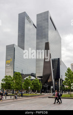 Moderne und majestätischen Gebouw Delftse Poort in Delft (Torbau) Büro Hochhaus mit Fassade aus Glas Stockfoto