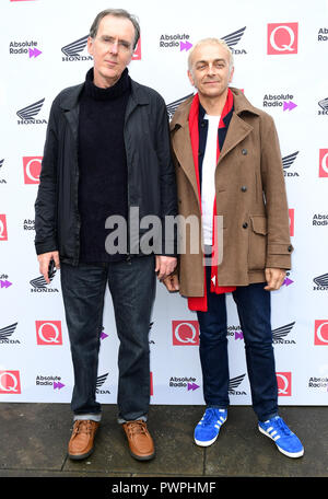 Rick Smith (links) und Karl Hyde von Underworld während der Q Awards 2018 in Verbindung mit Absolute Radio im Camden Roundhouse, London. Stockfoto