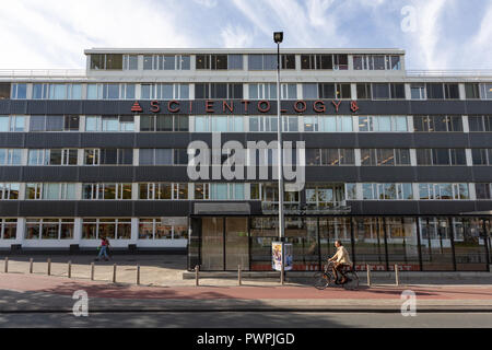 AMSTERDAM, NIEDERLANDE - 12 Oktober, 2018: Die Front der neuen Scientology Kirche Gebäude in Amsterdam auf die Wibautstraat. Stockfoto