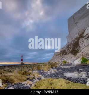 Beachy Head Licht von einem niedrigen Ausgangspunkt - eine geheftete panorama bild mit HDR-Verarbeitung - East Sussex, Großbritannien Stockfoto