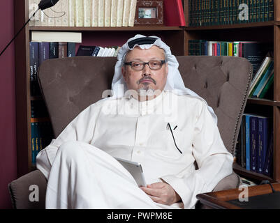 Portrait - der Washington Post - Saudi journalist Jamal Khashoggi in seinem Haus in Jeddah, Saudi-Arabien - Jan 13, 2016 Stockfoto