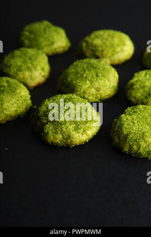 Matcha cookies mit Zucker und Matcha Pulver bedeckt. Matcha snickerdoodles Stockfoto