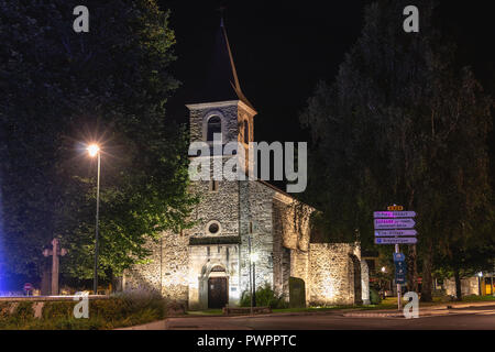 Saint Lary Soulan, Frankreich - 21 August 2018: Architektur Detail des Sainte Marie Kapelle bei Nacht an einem Sommertag Stockfoto