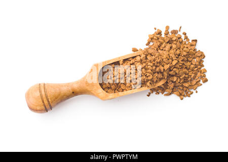Die Instant Kaffee in Holz- Schaufel auf weißem Hintergrund. Stockfoto