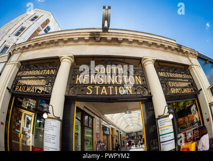 U-Bahn-Station South Kensington London SW7 Stockfoto