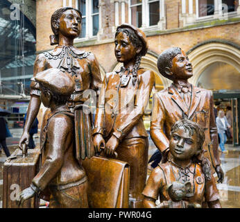 "Kindertransport - die Ankunft" Liverpool Street Station in London, in denen die Züge der jüdischen Kinder Flucht von der nationalsozialistischen Gewaltherrschaft kam Stockfoto