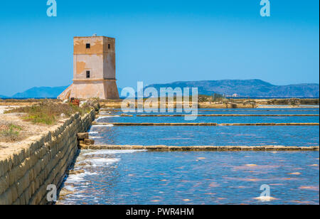 Nubien Turm an der Salinen von Trapani. Sizilien, Süditalien. Stockfoto