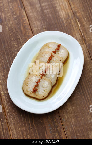 Osmanthus aromatisiert, gefüllte Lotus root mit Klebreis, chinesisches Essen Stockfoto