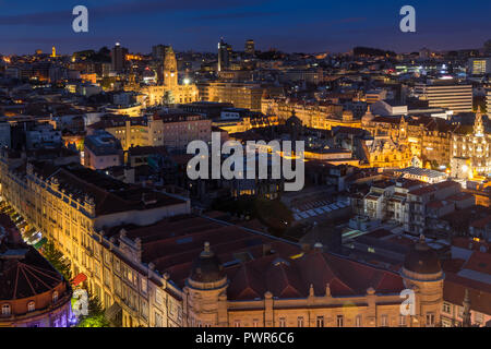 Blick vom Turm von Clerigos Kirche, das Rathaus und die Umgebung, Porto, Portugal, Europa Stockfoto