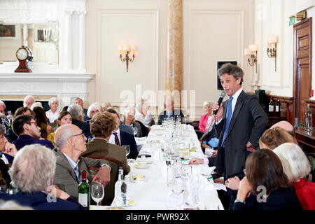 Adam Zamoyski den Oldie literarische Mittagessen 16.10.18. Stockfoto