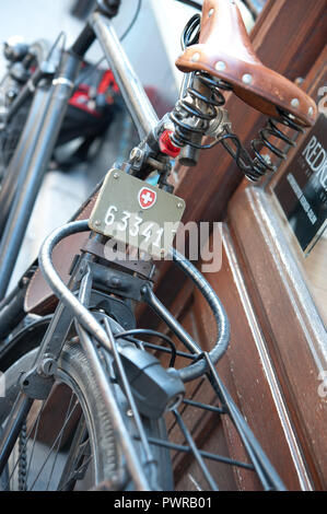 Schweizer Fahrradkennzeichen, Fahrrad-Nummerntafel Stockfoto