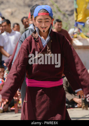 Arische (Brogpa) Männer in Tracht, Biama Dorf, Ladakh, Indien Stockfoto