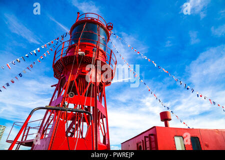 Feuerschiff 95, ein Tonstudio auf einem umgebauten roten Feuerschiff, das dauerhaft in Trinity Booy Wharf, East London, gefestert ist Stockfoto